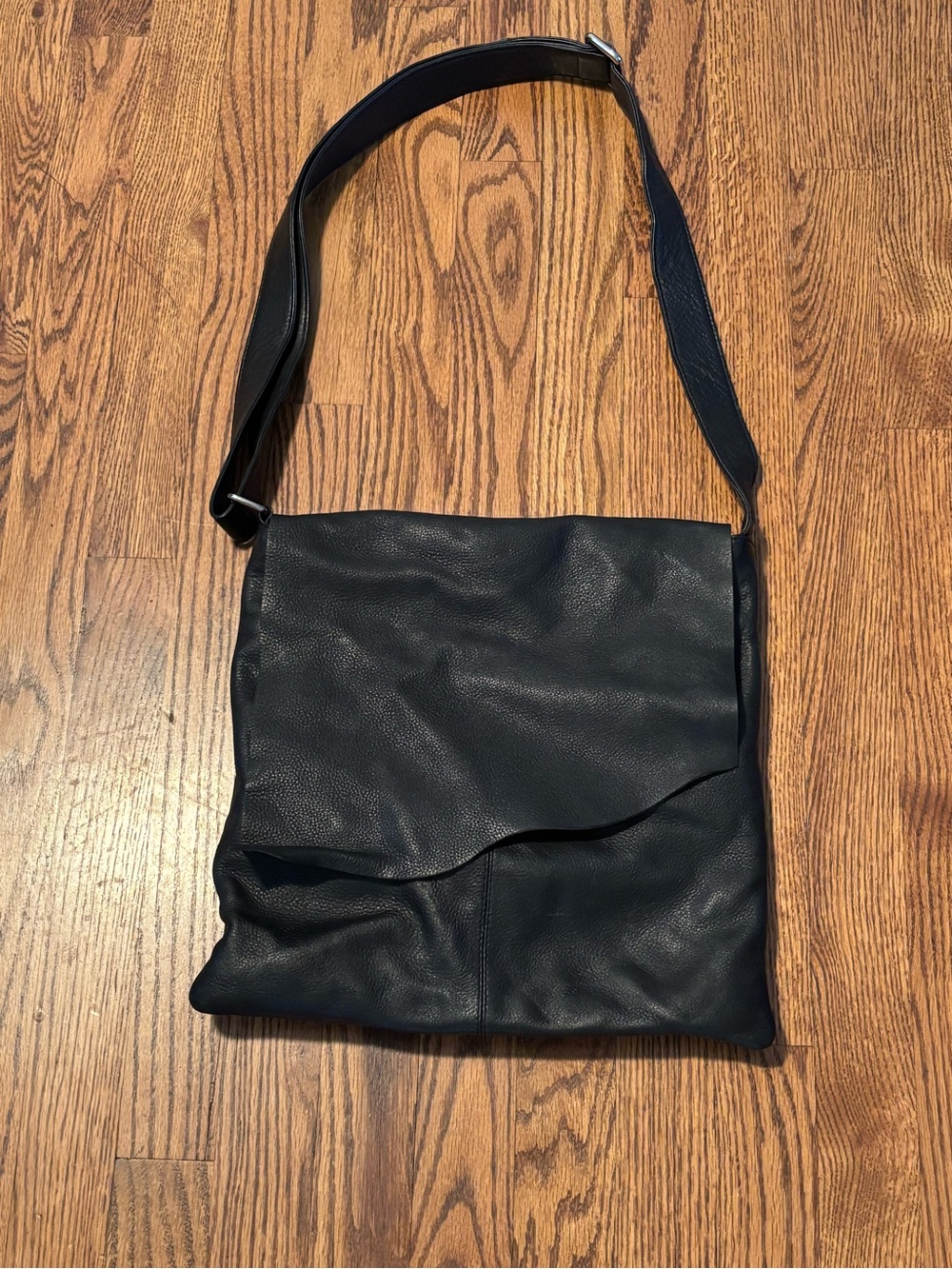 ili New York Large Canada Black Leather Foldover Crossbody Messenger Bag RFID